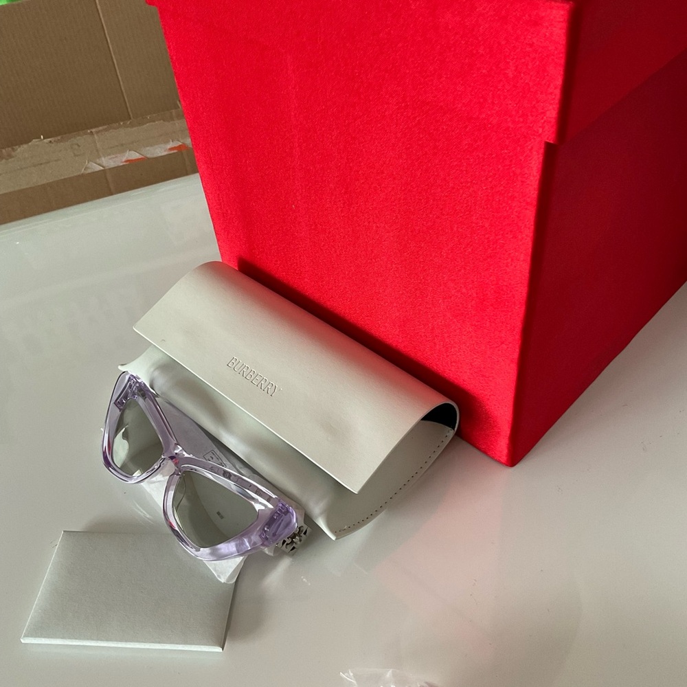 Burberry Cat Eye Sunglasses - Picture 6 of 7